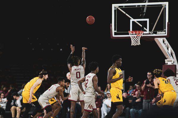 Quelles sont les techniques d'auto-évaluation pour un basketteur cherchant à améliorer son jeu ?